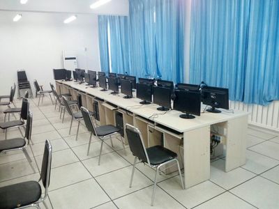 美丽校园 文智芳华 ――23中学校园环境及教育教学活动简介